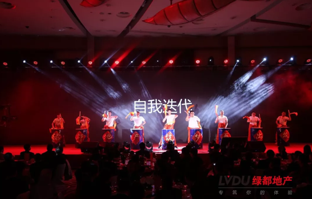 2018皇家国际地产筑梦，，，，，再出发！皇家国际迎新年会盛放纵行