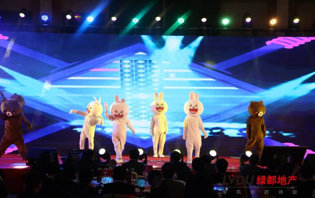 2018皇家国际地产筑梦，，，，，再出发！皇家国际迎新年会盛放纵行